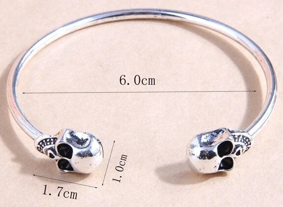 Bracelet rigide têtes de mort