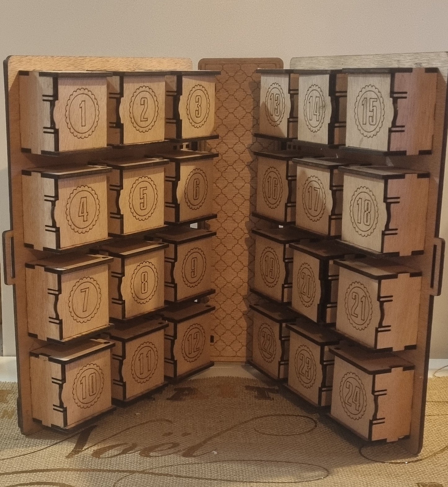 Calendrier de l'avent en bois "livre"