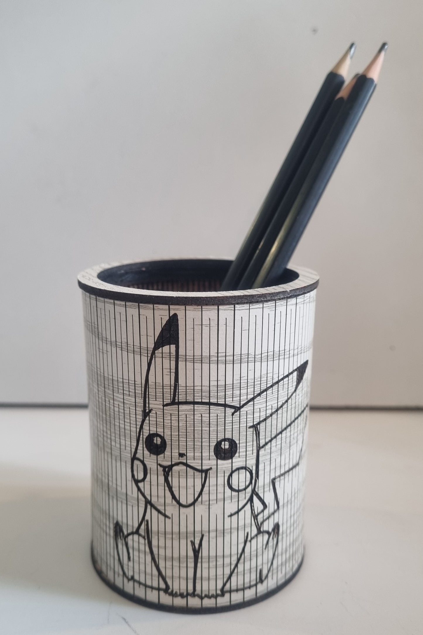 Pot à crayons en bois