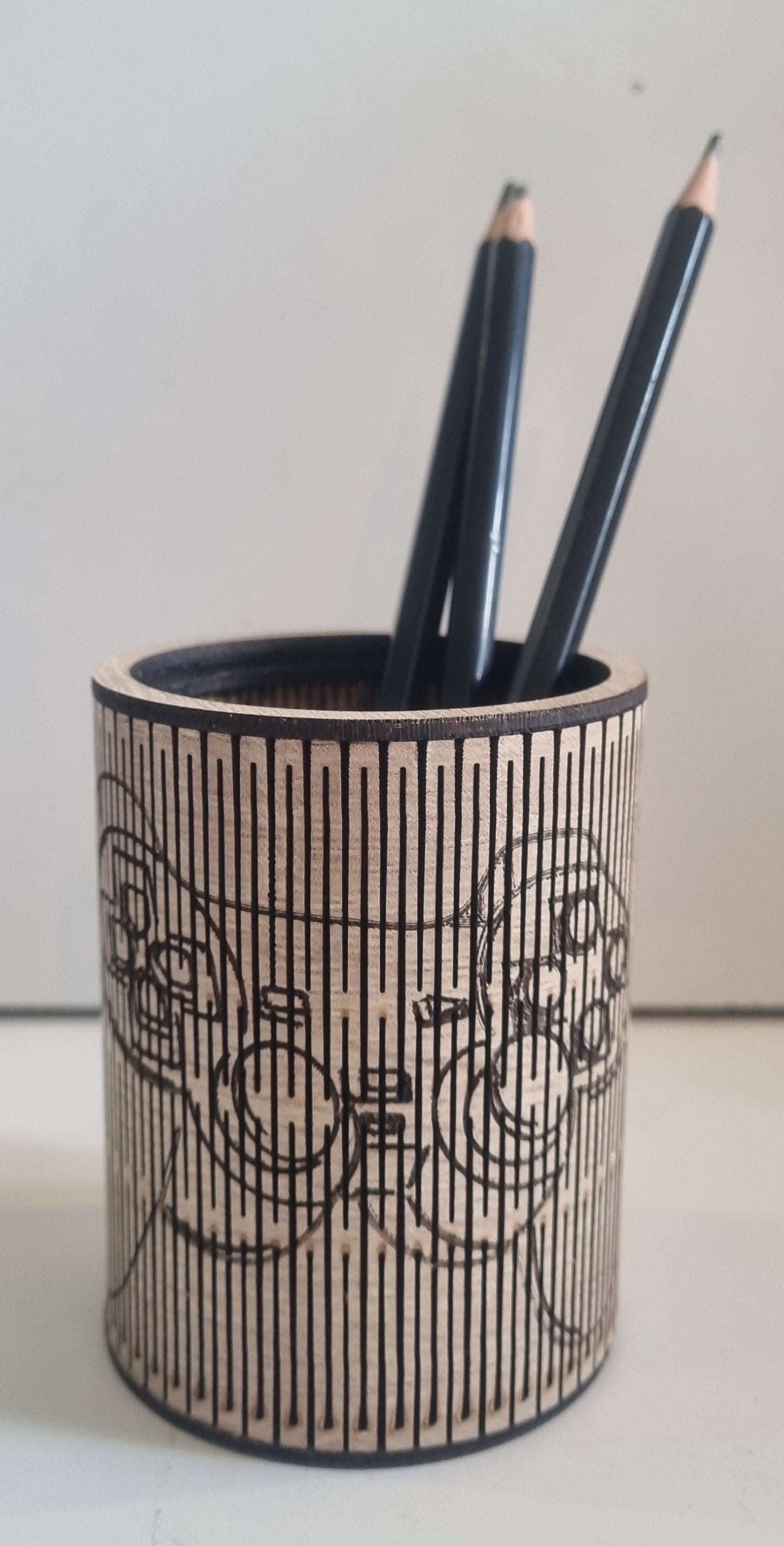 Pot à crayons en bois