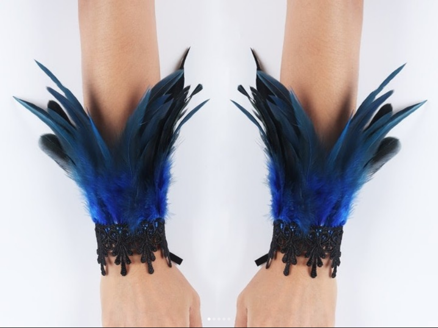Manchettes à plumes