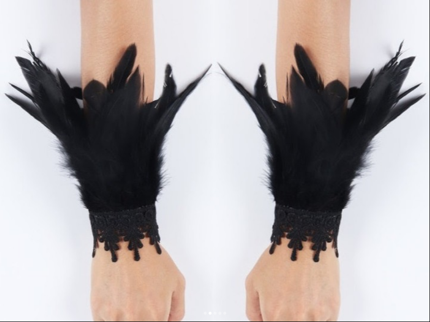 Manchettes à plumes