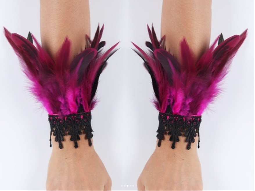 Manchettes à plumes