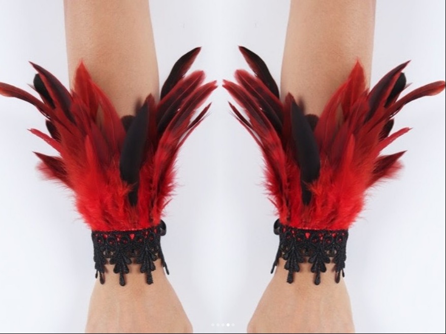 Manchettes à plumes