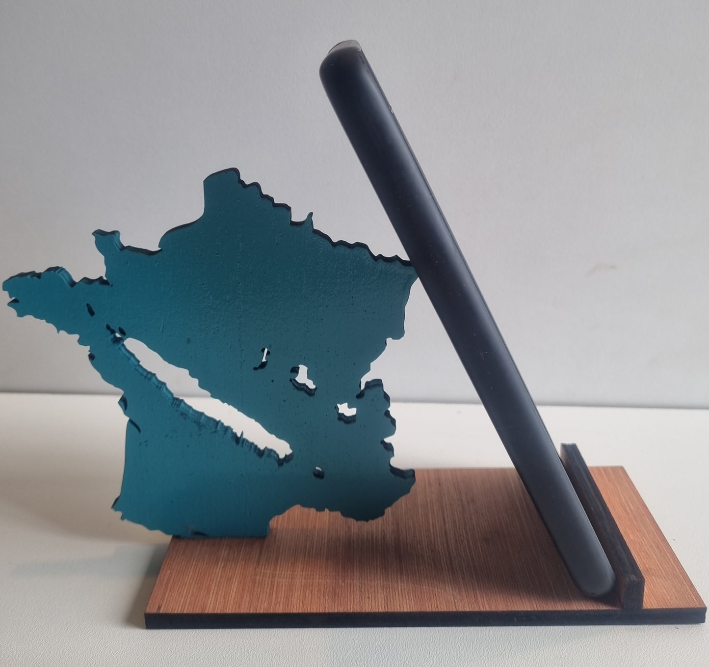 Support de smartphone en bois "La Calédonie dans la France"