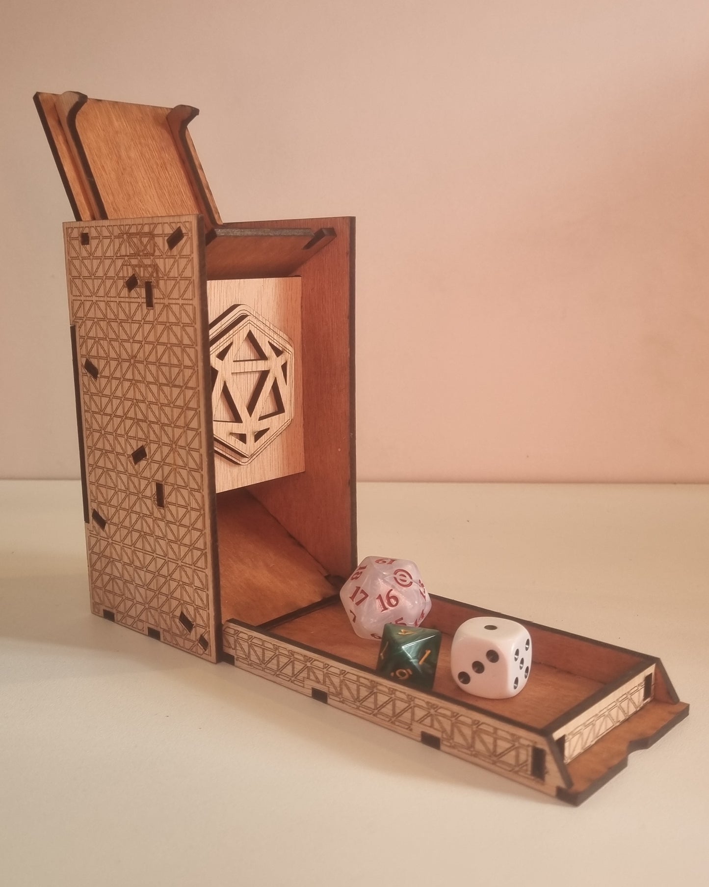 Tour à dés en bois "cube"
