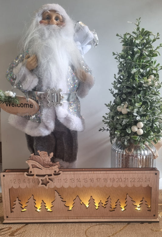Calendrier de l'avent avec Père Noël coulissant en bois