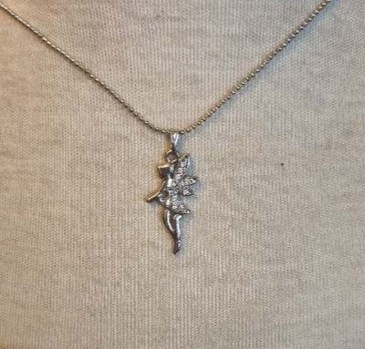 Colliers argentés à pendentifs divers