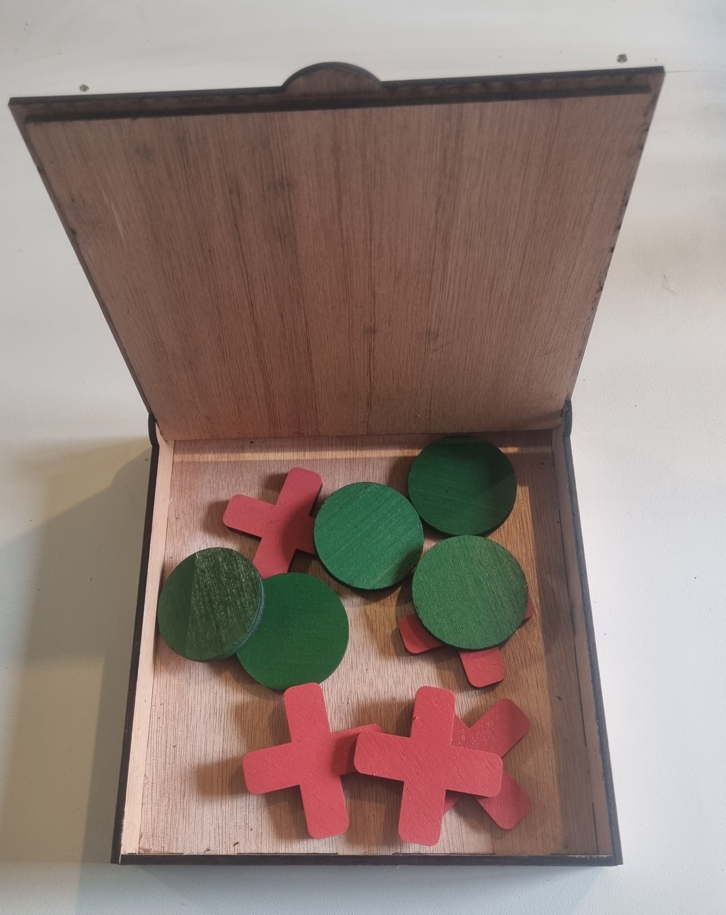 Jeu du morpion couleur en bois
