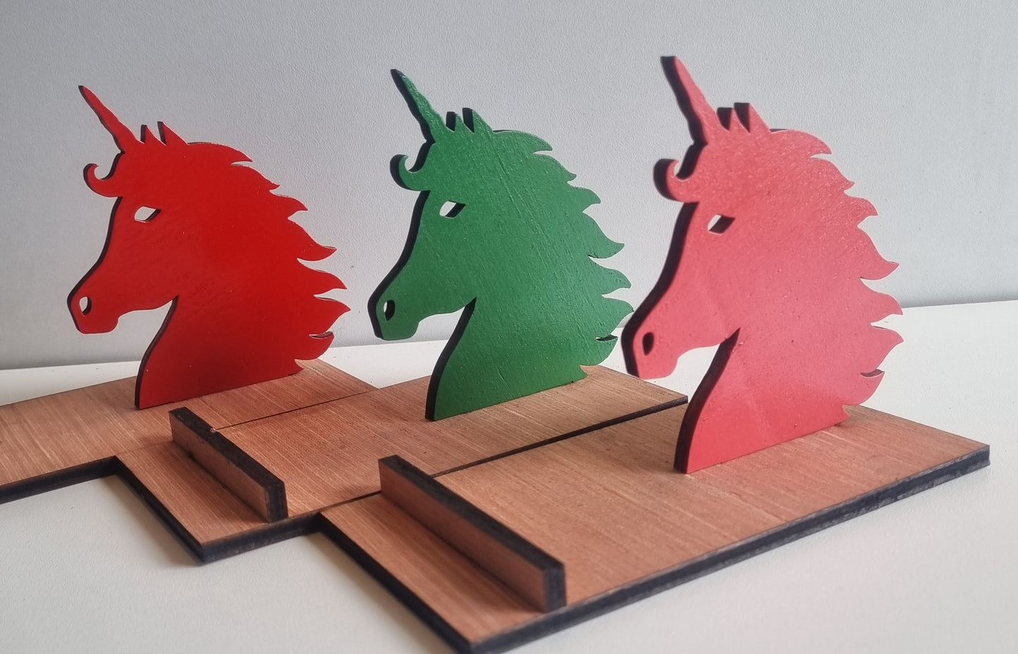 Support de smartphone en bois "Licorne"