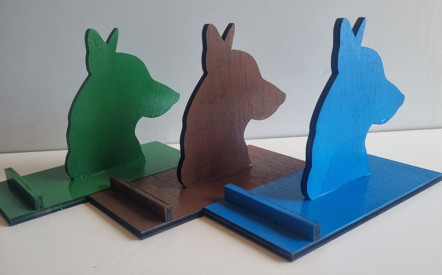 Support de smartphone en bois "Tête de chien"